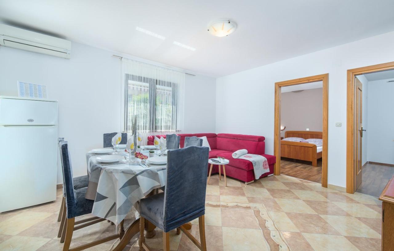 Apartmani Lorena Porec Exterior photo