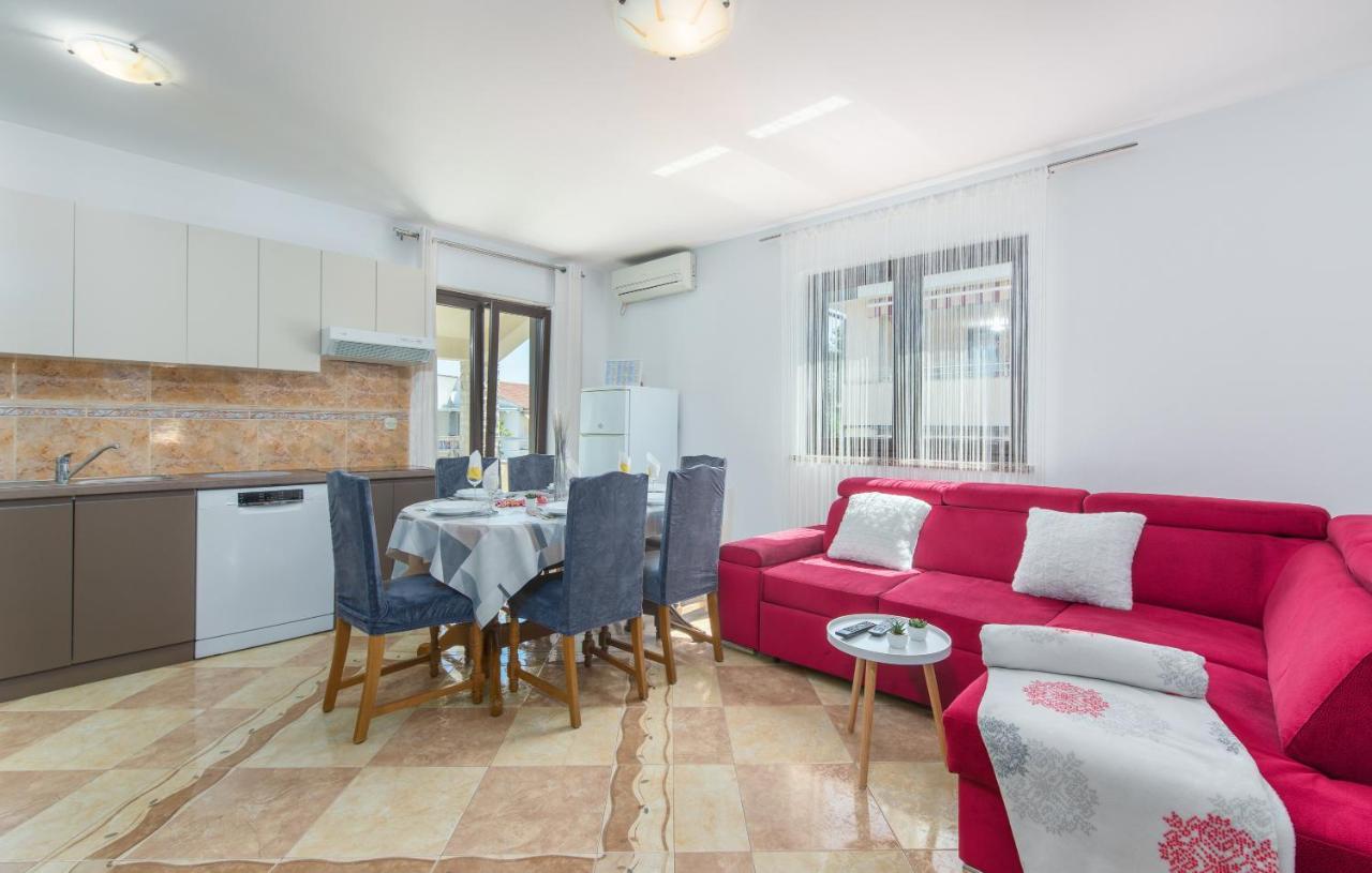 Apartmani Lorena Porec Exterior photo